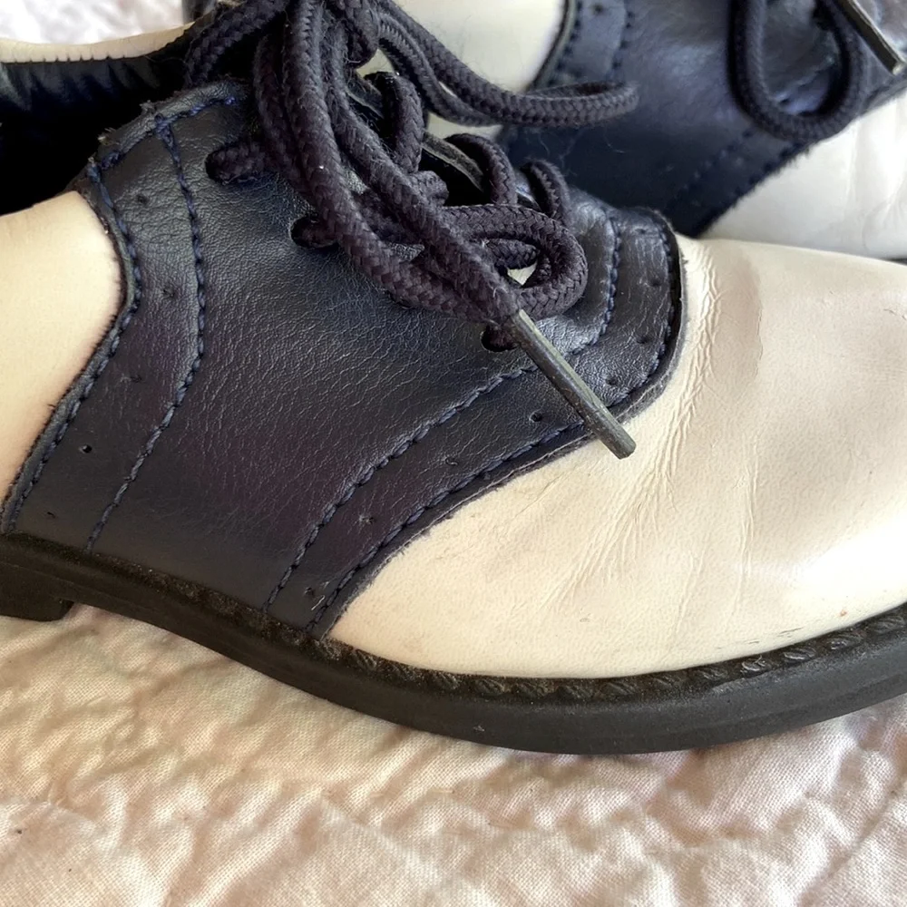 Navy & White Boyd Saddleback Dress shoes -size 8- Excellent Used Condition!